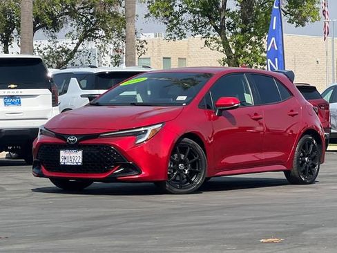 Used 2024 Toyota Corolla SE w/ SE Package image 8