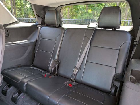 Used 2018 Chevrolet Traverse LT FWD image 7