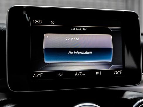 Used 2019 Mercedes-Benz GLC 300 image 34