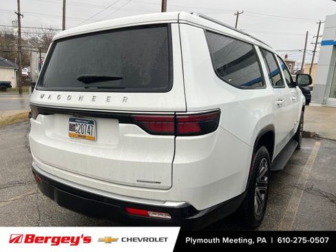 Used 2024 Jeep Wagoneer L Series II w/ Flexible Seating Group image 8