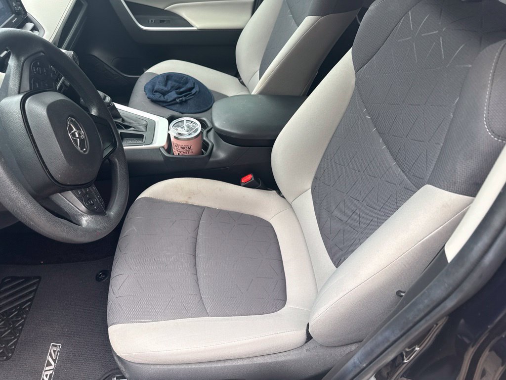 Used 2021 Toyota RAV4 XLE w/ Convenience Package FWD image 23