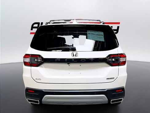 Used 2024 Honda Pilot Touring image 6