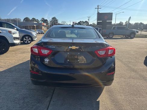 Used 2017 Chevrolet Cruze LS image 3