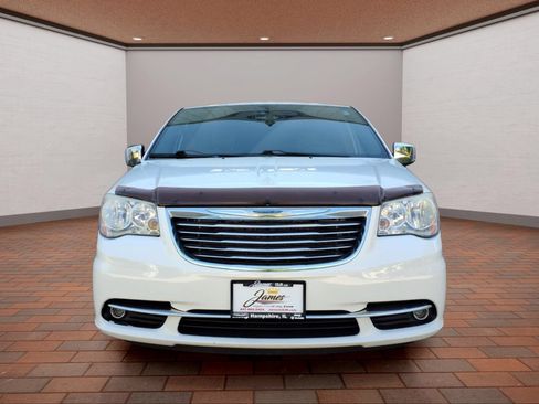 Used 2013 Chrysler Town & Country Touring-L w/ Driver Convenience Group FWD image 2