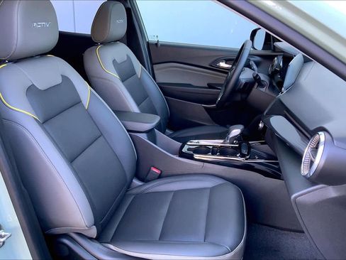 Used 2025 Chevrolet Trax ACTIV w/ Sunroof Package image 8