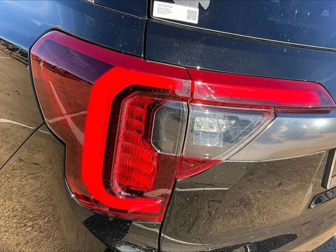 Used 2022 GMC Acadia AT4 w/ Technology Package image 32