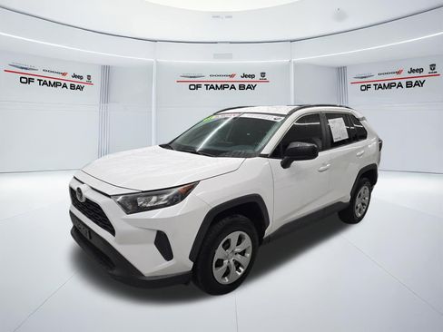 Used 2021 Toyota RAV4 LE AWD/4WD image 2