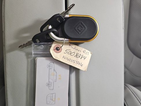 Used 2022 Rivian R1T Adventure image 31