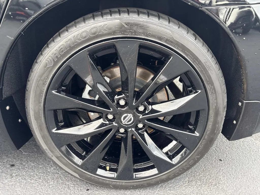 Used 2022 Nissan Maxima SR w/ Sport Mat Group FWD image 11