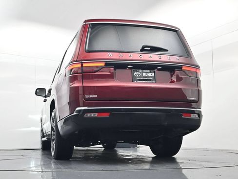 Used 2024 Jeep Wagoneer Series II AWD/4WD image 58