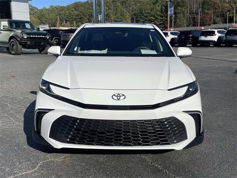 Used 2025 Toyota Camry SE image 7