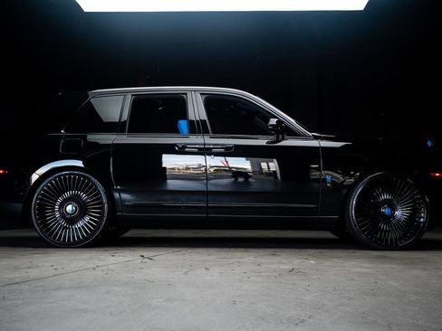Used 2022 Rolls-Royce Cullinan w/ Cullinan Package AWD/4WD image 11