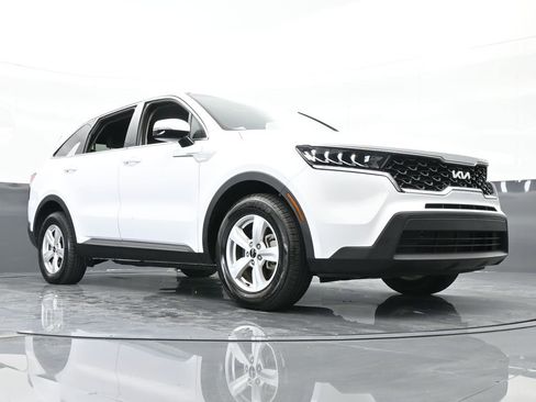 Used 2023 Kia Sorento LX image 54