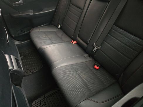 Used 2015 Toyota Camry SE image 16