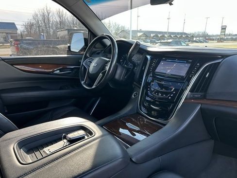 Used 2019 Cadillac Escalade ESV Luxury image 9