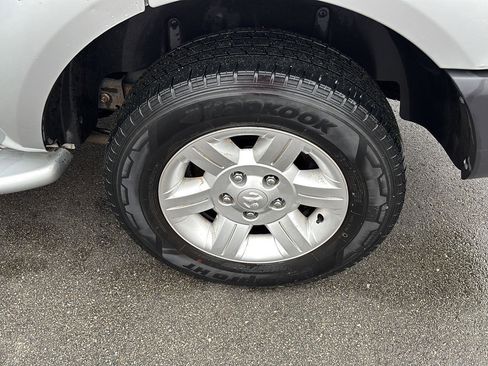 Used 2005 Dodge Durango SXT image 10