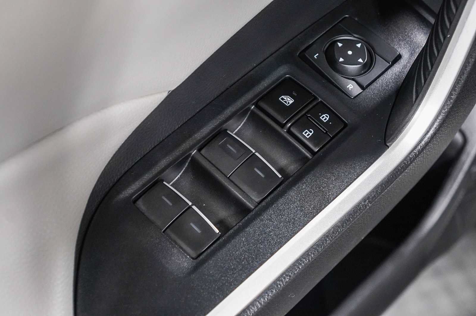 Used 2023 Toyota RAV4 XLE w/ Convenience Package FWD image 24