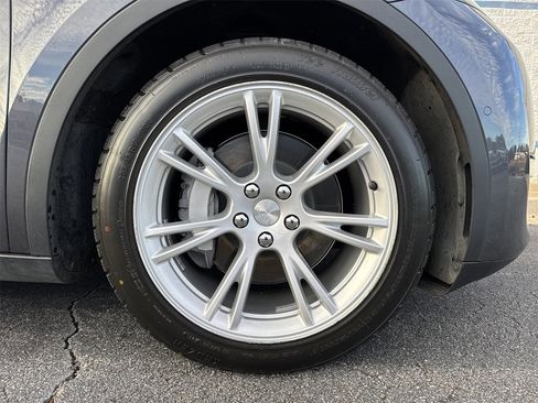 Used 2021 Tesla Model Y Long Range image 12