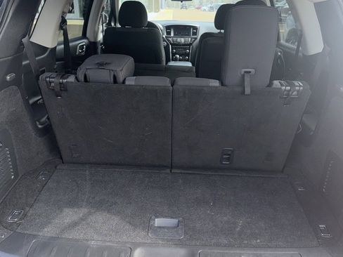 Used 2020 Nissan Pathfinder S image 9