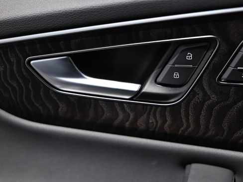Used 2023 Audi Q8 Premium Plus w/ Premium Plus Package AWD/4WD image 15