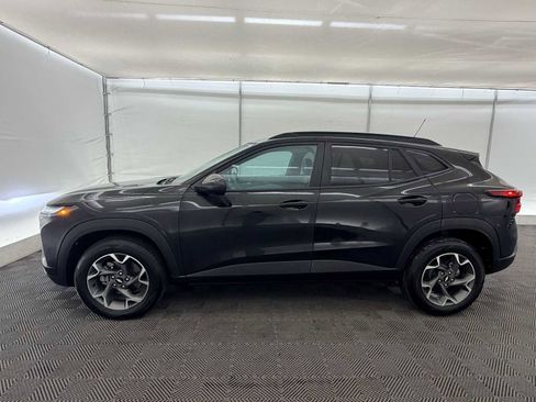 Used 2024 Chevrolet Trax LT image 3