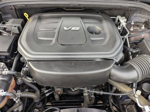 Used 2018 Jeep Grand Cherokee Laredo AWD/4WD image 23