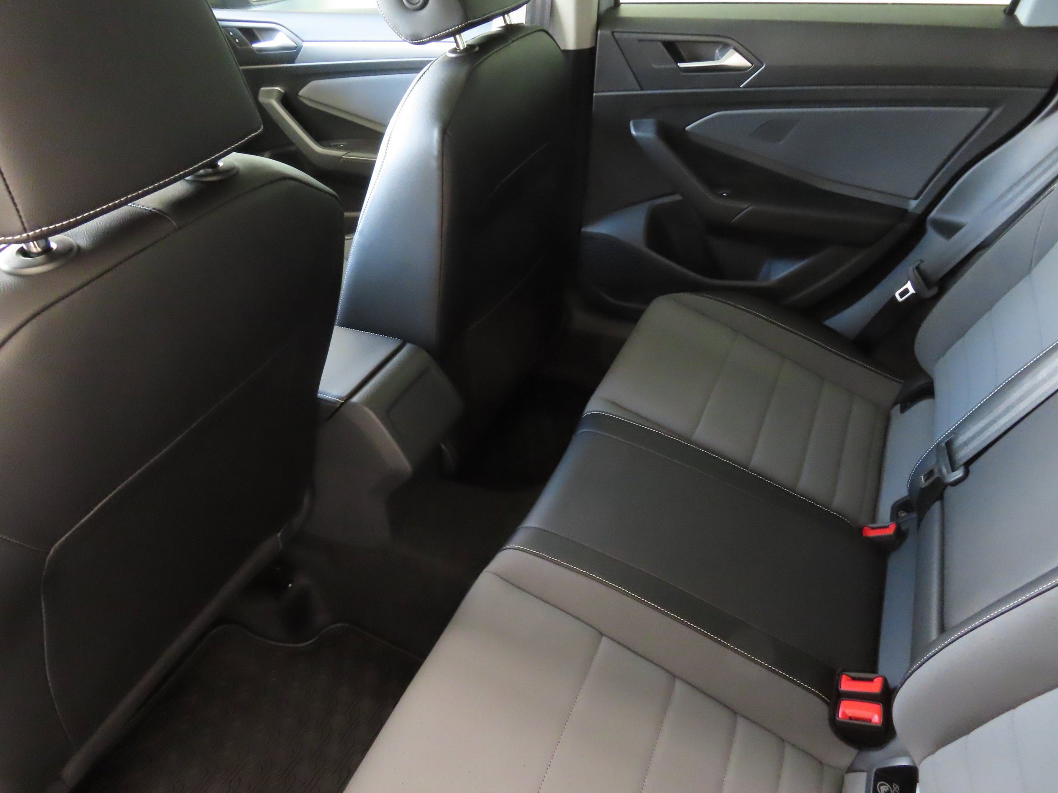 Used 2026 Volkswagen Jetta SE FWD image 21