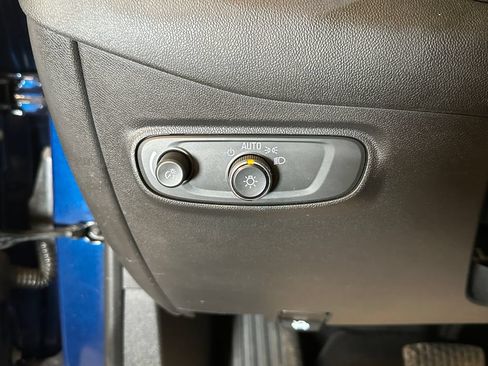 Used 2022 Chevrolet Equinox LT FWD image 17