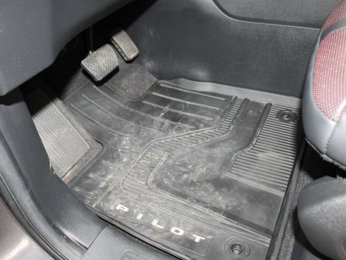 Used 2025 Honda Pilot Black Edition image 26