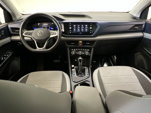 Used 2024 Volkswagen Taos SE w/ Panoramic Sunroof Package FWD image 22