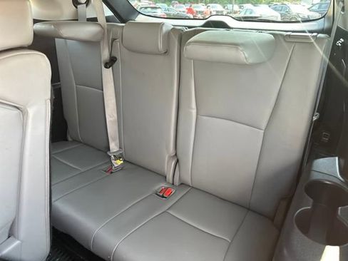 Used 2022 Toyota Highlander XLE image 25