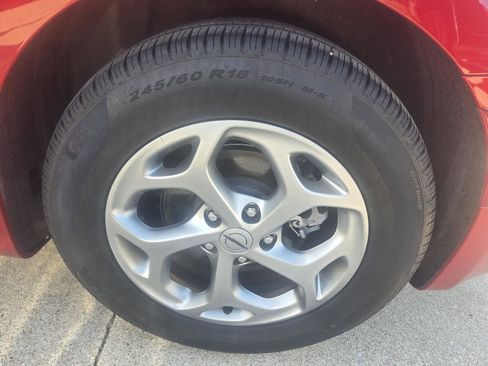 Used 2024 Chrysler Pacifica Limited w/ Uconnect Theater Family Group image 52