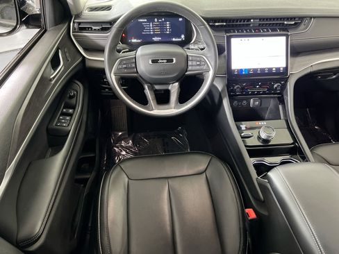 Used 2023 Jeep Grand Cherokee Limited image 22