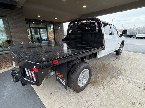 Used 2024 Chevrolet Silverado 3500 LT w/ Convenience Package image 8