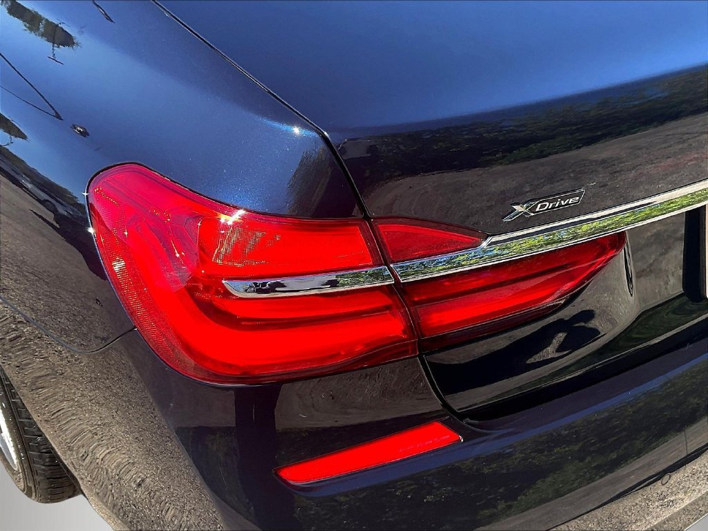 Used 2019 BMW 750i xDrive w/ Executive Package AWD/4WD image 23