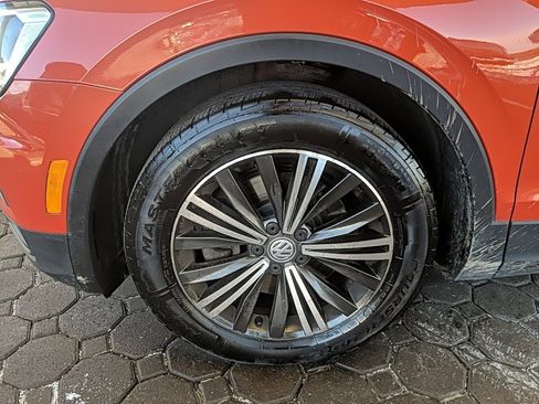 Used 2018 Volkswagen Tiguan SEL w/ 3rd Row Seat Package image 13