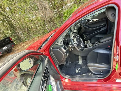 Used 2018 INFINITI QX30 FWD image 10