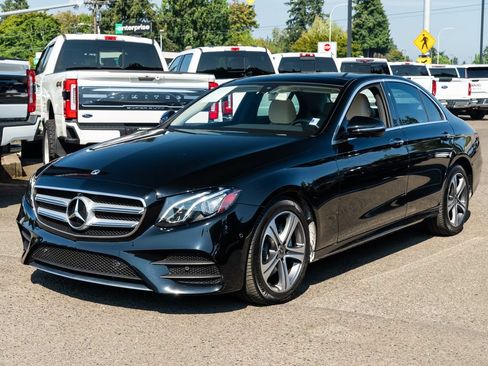 Used 2019 Mercedes-Benz E 300 image 3