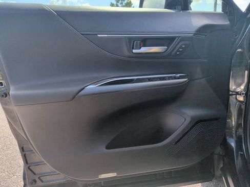 Used 2023 Toyota Venza XLE AWD/4WD image 10