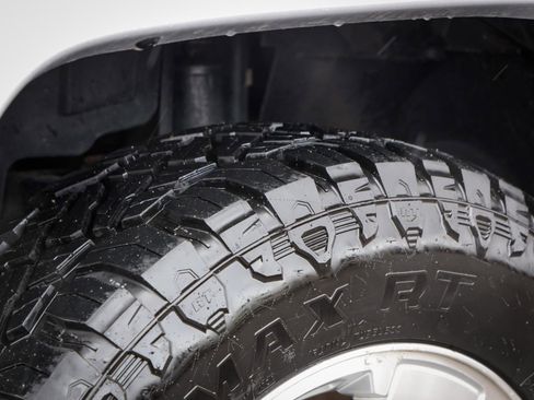 Used 2010 Jeep Wrangler Sahara image 9