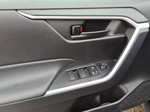 Used 2025 Toyota RAV4 LE image 17