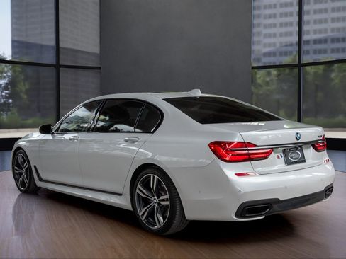 Used 2019 BMW 740i w/ M Sport Package image 4