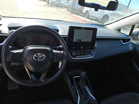 Used 2025 Toyota Corolla LE image 16