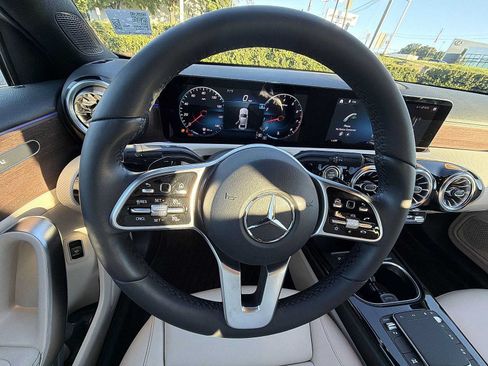 Used 2022 Mercedes-Benz A 220 4MATIC image 23