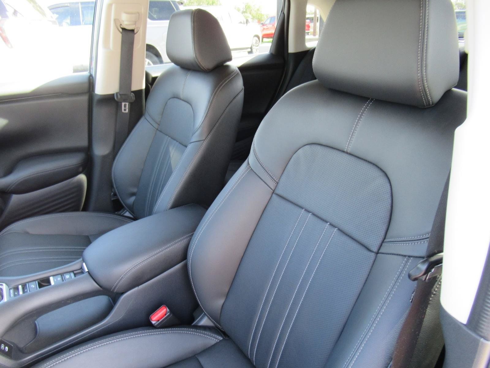 Used 2025 Honda HR-V EX-L image 18