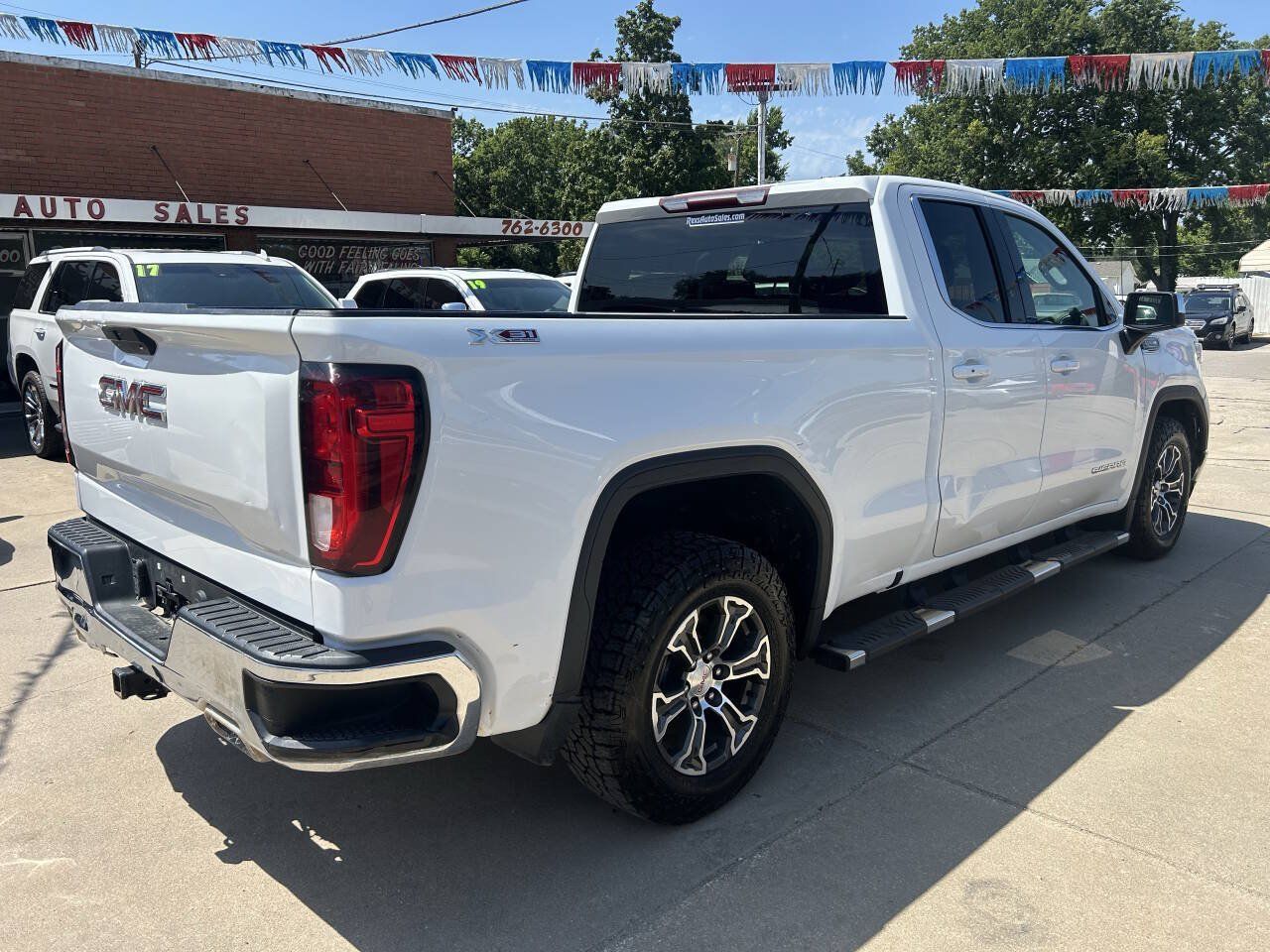 Used 2020 GMC Sierra 1500 SLE w/ SLE Value Package AWD/4WD image 5