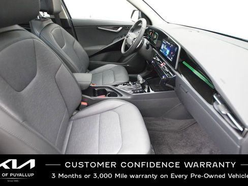 Certified 2024 Kia Niro SX image 16