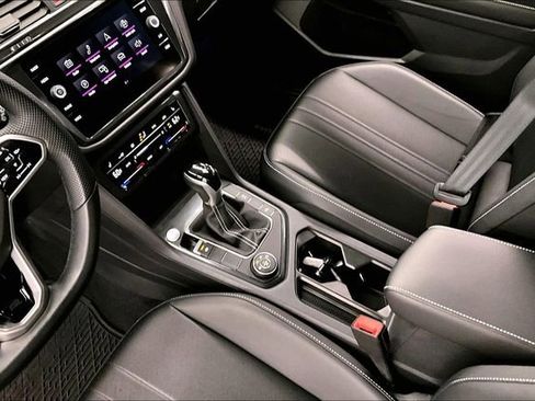 Used 2024 Volkswagen Tiguan SE R-Line w/ MDO Package, Two-Row AWD/4WD image 17