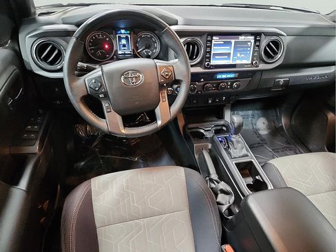 Certified 2022 Toyota Tacoma TRD Off-Road image 11