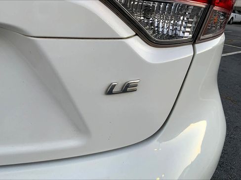 Used 2020 Toyota Corolla LE image 9
